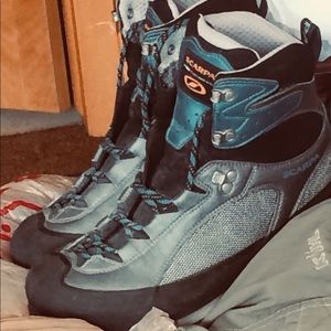 Scarpa climbing Boots New!! Make an offer!